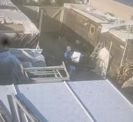 فيديو : لائحة اتهام لمشتيه من جسر الزرقاء بسرقة الكحول 
